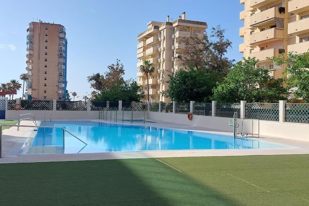 Elegante Alojamiento Con Piscina A 200 M Del Mar. Apartment Benalmadena Ngoại thất bức ảnh