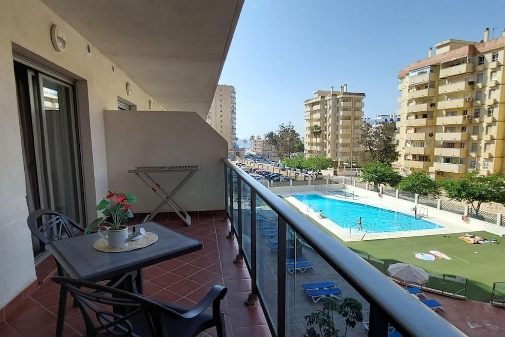 Elegante Alojamiento Con Piscina A 200 M Del Mar. Apartment Benalmadena Ngoại thất bức ảnh