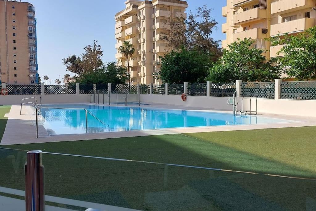Elegante Alojamiento Con Piscina A 200 M Del Mar. Apartment Benalmadena Ngoại thất bức ảnh